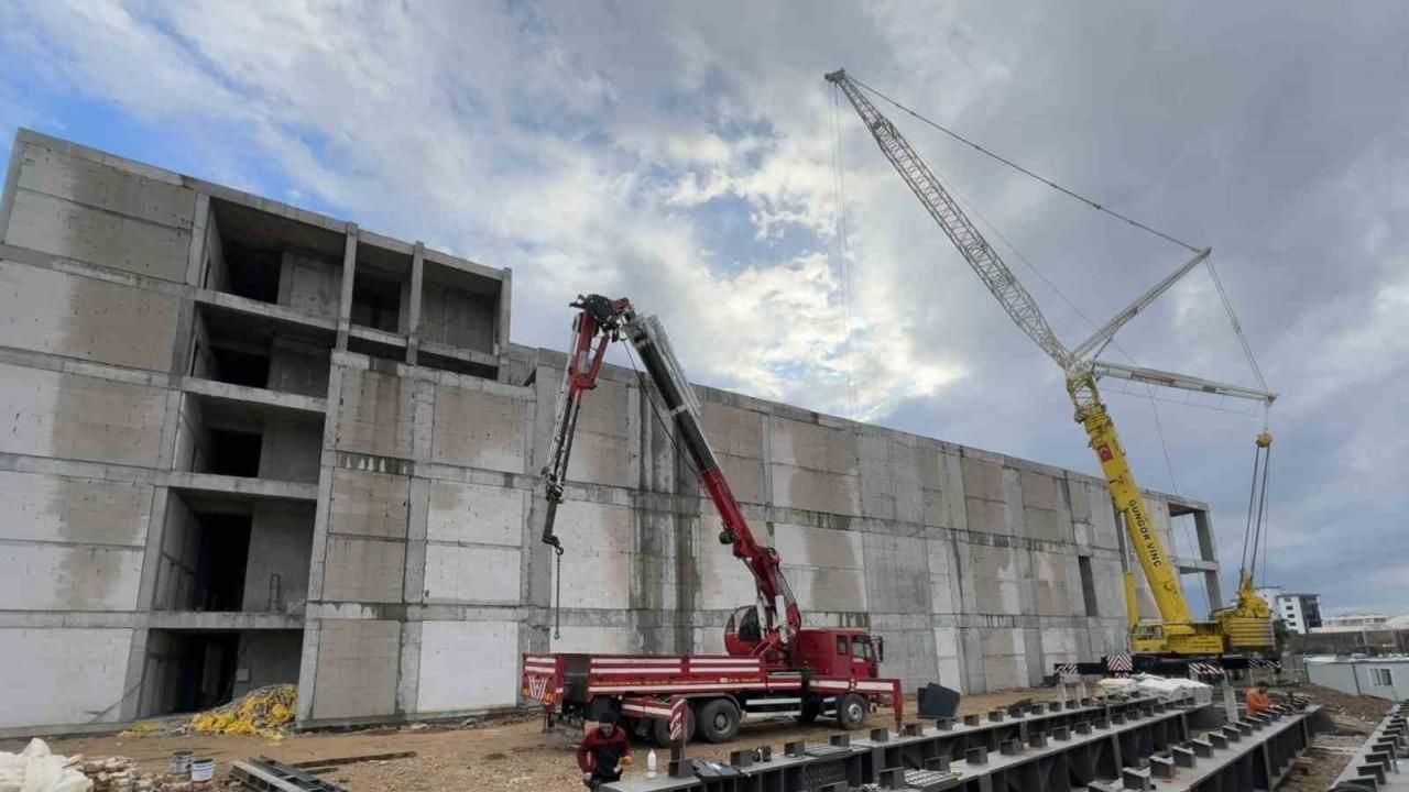 Serik Kongre ve Kültür Merkezi inşaatında duvar imalatları tamamlandı