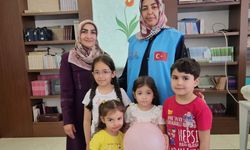 Minik öğrencilerden yeni doğacak kardeşlerine anlamlı hediye