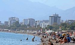Doğu buz kesmeye başladı, Antalya’da yaz devam ediyor