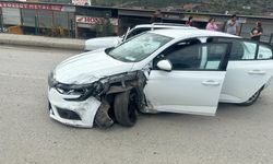Gazipaşa’da iki otomobil çarpıştı: 2 yaralı