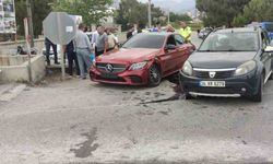 Alanya’da 3 aracın karıştığı kazada 2 kişi yaralandı