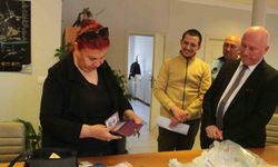 Altın ve paralarını otobüste unuttuğunu belediyeden gelen telefonla öğrendi