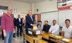 Bakan Çavuşoğlu: “İkinci turun demokrasi şöleninde gerçekleşmesini diliyorum”