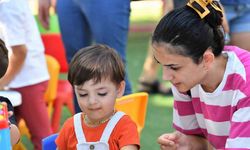 Antalya’da babalara özel “bebek bezi bağlama yarışması”