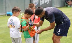 C. Alanyaspor idmanına minik öğrencilerden ziyaret