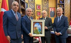 Başkan Erdem, Alanya dosyasını Bahçeli’ye sundu