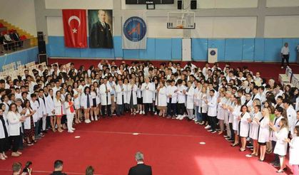 Antalya’da 314 Tıp Fakültesi öğrencisi beyaz önlük giydi