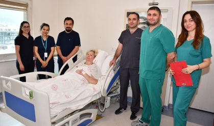 Karnından 12 kilogramlık yumurtalık kitlesi çıkarıldı