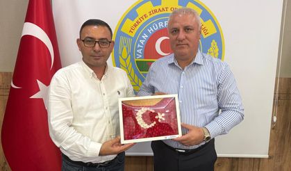 Erdem, oda başkalarıyla bir araya geldi