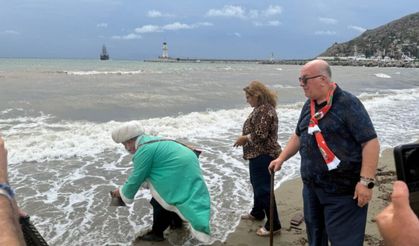 Nasreddin Hoca, Alanya’da Akdeniz'e maya çaldı