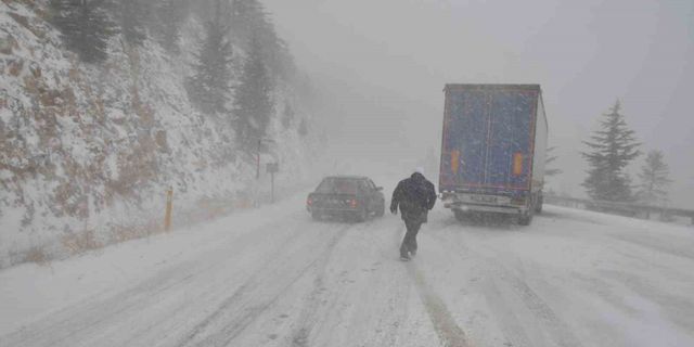 Antalya Alacabel’de kar ve tipi etkili oluyor