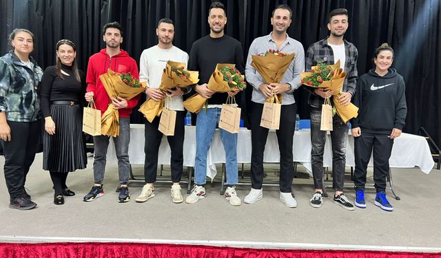 Efeler TED'li öğrencilere voleybolu anlattı