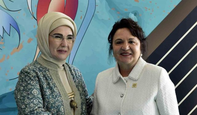 Emine Erdoğan, lider eşleriyle coğrafi işaretli ürünler ve dokuma el sanatları sergisini gezdi