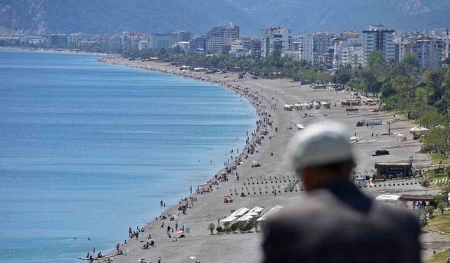 9 günlük bayram tatili Antalya’da Nisan’ı Haziran’a çevirdi