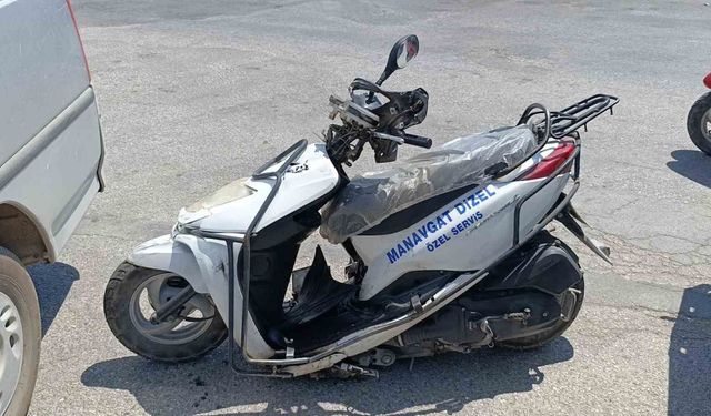 Motosikletle kamyonete çarpan 14 yaşındaki çocuk ağır yaralandı