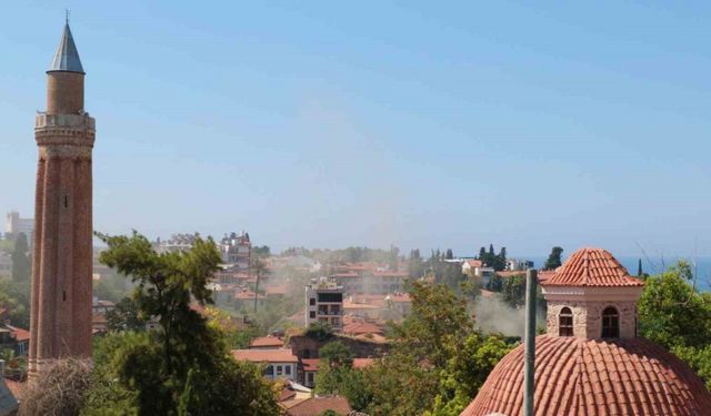 Kaleiçi’nde yoğun duman itfaiyeyi alarma geçirdi