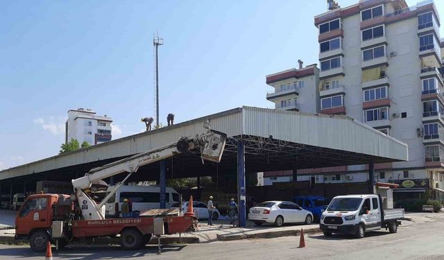 Kumluca’da eski halk pazarı yıkılıyor