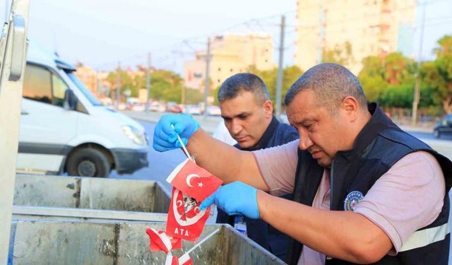 Okul önünde çöpe atılan bayraklar polisi alarma geçirdi