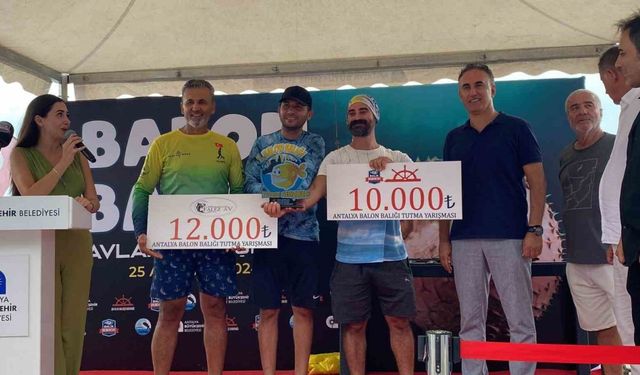 Antalya’da istilacı balon balığı avlama yarışması