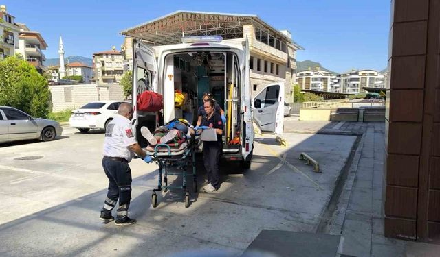 Antalya’da kontrolden çıkan cip uçuruma yuvarlandı: 2 yaralı