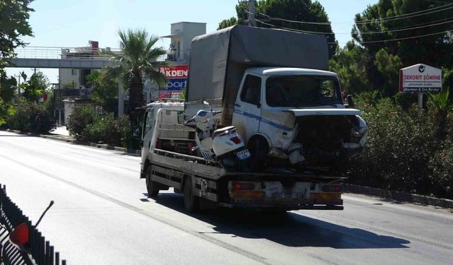 Antalya’da ortalık savaş alanına döndü: 7 araç birbirine girdi, 6 kişi yaralandı