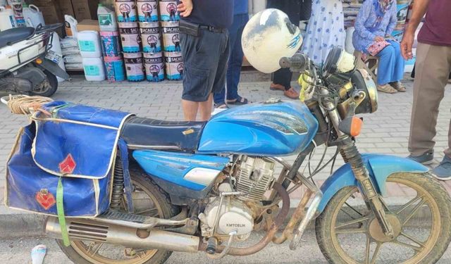 Hafif ticari araç ile motosiklet çarpıştı: 2 yaralı