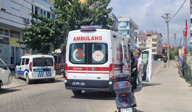 Motosiklet sürücüsü ve yolcu ölümden kılpayı kurtuldu kamyonet sürücüsü firar etti