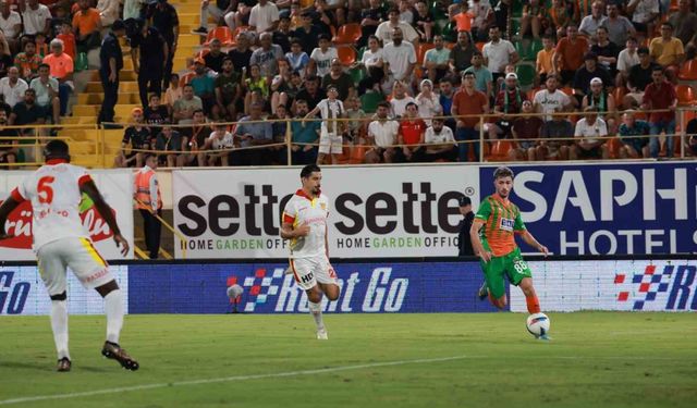 Trendyol Süper Lig: Corendon Alanyaspor: 0 - Göztepe: 1 (İlk yarı)