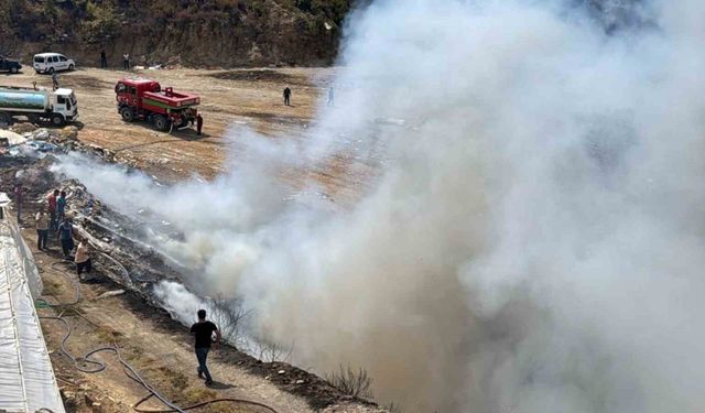 Alanya’da çöplükte çıkan yangın paniğe neden oldu