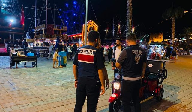 Alanya’da motosiklet sürücülerine ceza yağdı