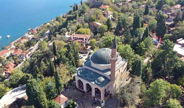 Alanya’da Selçuklu mimarisi 793 yıllık camiye turistlerin yoğun ilgisi