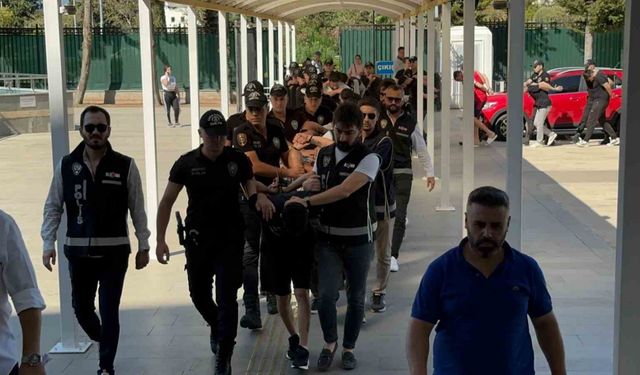 Antalya merkezli ’Kuyu-27’ operasyonunda gözaltına alınan 34 şüpheliden 32’si tutuklandı