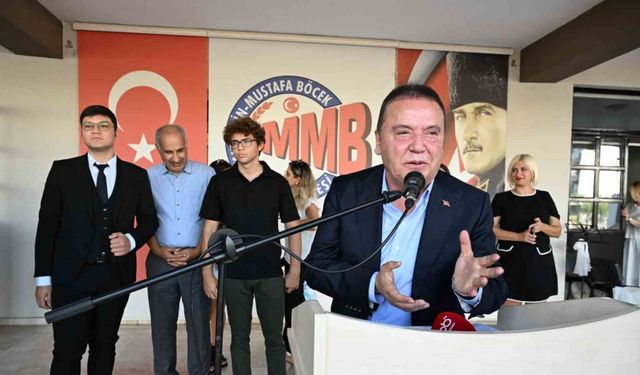 Başkan Muhittin Böcek, yeni eğitim-öğretim yılını Muhittin-Mustafa Böcek Anadolu Lisesi’nde açtı