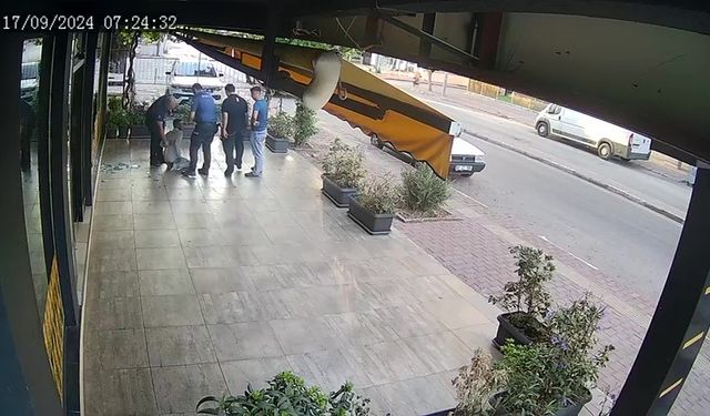 Camı kırarak baklavacıya girdi, devriye gezen ekibe yakalandı