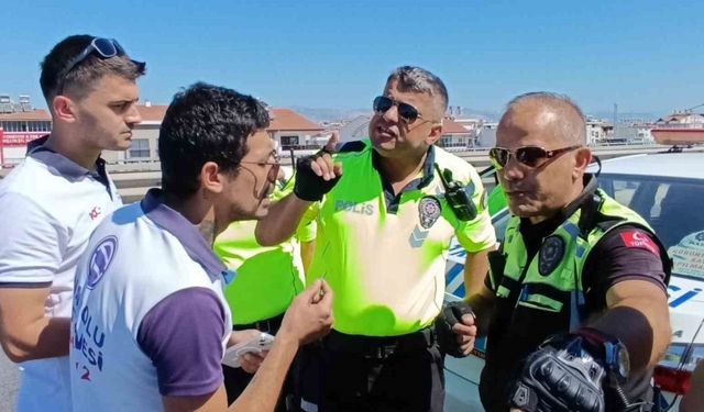 Kazaya karışan hastane aracı yetkilisinin trafik polisiyle ’çekici’ tartışması