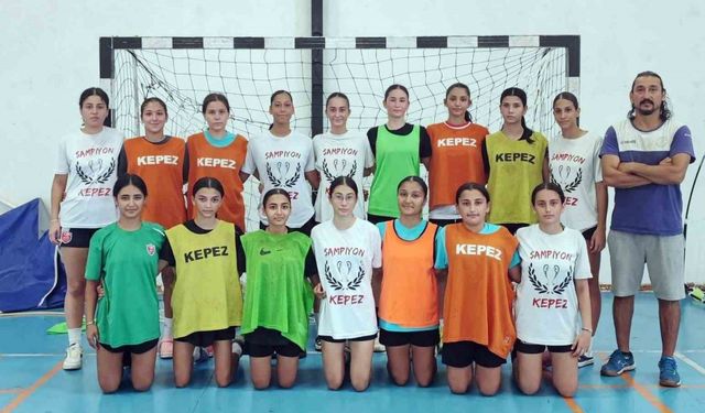 Kepez’in hentbolcuları 1. Lig’e hazırlanıyor