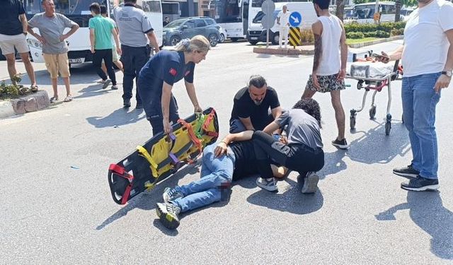 Motosiklet ile midibüs çarpıştı: 1 yaralı