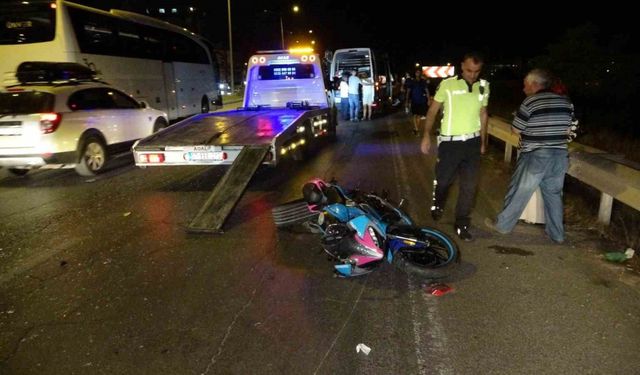 Önlem almadan duran tur minibüsü trafik kazasına neden oldu: 2 yaralı