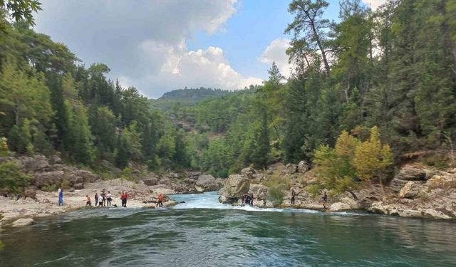 Serinlemek için girdiği akıntılı akarsuda 24 gündür kaybolan gencin aranma çalışmaları yeniden başladı