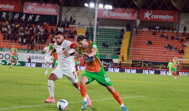 Trendyol Süper Lig: Corendon Alanyaspor: 0 - A. Hatayspor: 0 (İlk yarı)