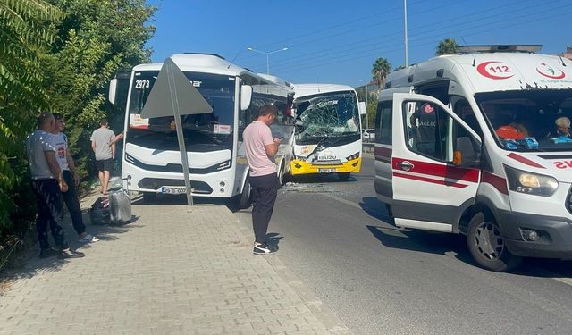 Alanya’da tur midibüsleri çarpıştı: 12 yaralı