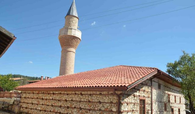 Antalya’daki 600 yıllık Sarıhacılar Camii yıllara meydan okuyor