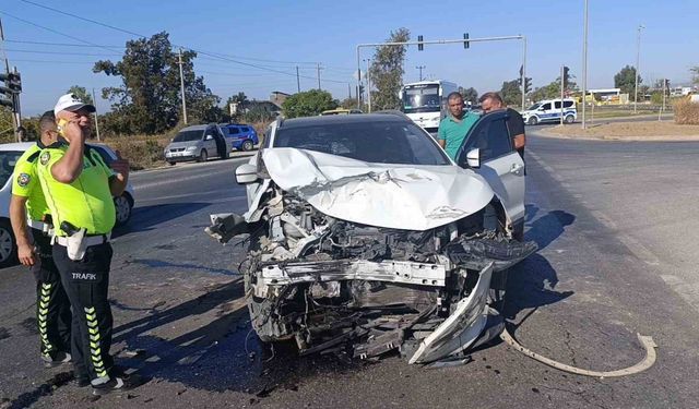 Arızalanan trafik ışıkları kazaya sebep oldu: 5’i çocuk, 9 yaralı