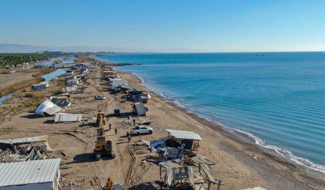 Antalya’da denize sıfır çardaklar tarihe karıştı, sahil halkın kullanımına açılacak