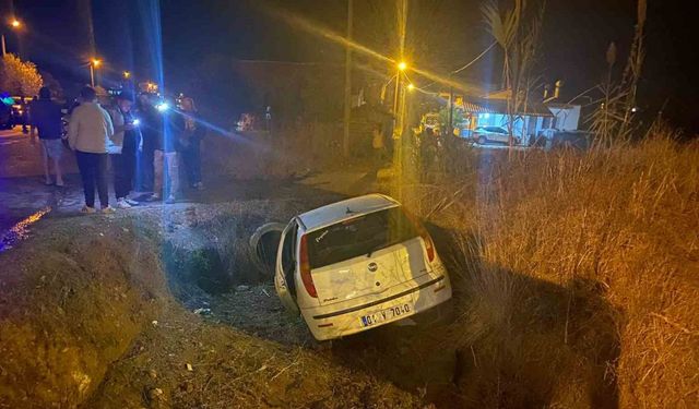 Antalya’da iki otomobil kavşakta çarpıştı: 3 yaralı