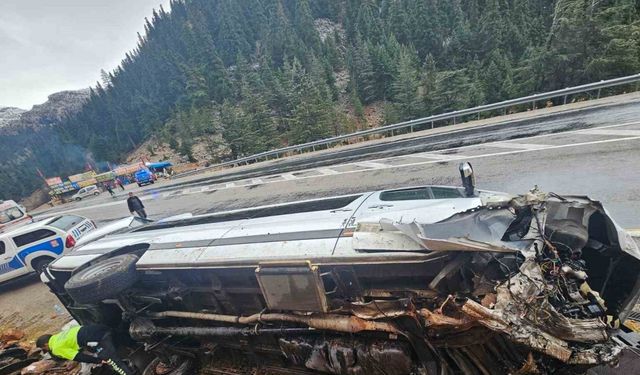 Antalya’da yolcu minibüsü devrildi: 9 yaralı