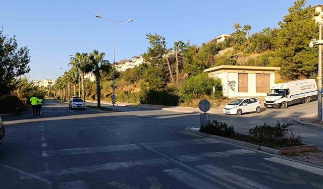 Manavgat’ta motosiklet ile otomobil kavşakta çarpıştı: 1 yaralı