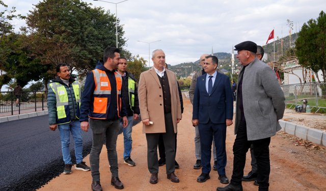 Atatürk Caddesi'nde sıcak asfalt çalışması başladı