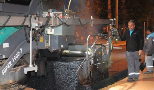 Atatürk Caddesi'nde gece gündüz çalışmalar sürüyor
