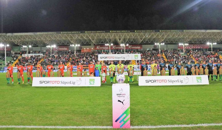 Spor Toto Süper Lig: Corendon Alanyaspor: 0 - Adana Demirspor: 0 (İlk yarı)